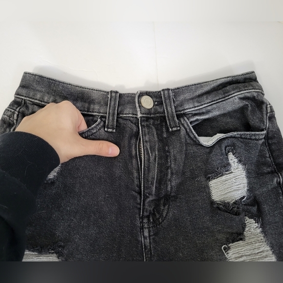 SO Brand Juniors Dark Grey High Rise Distressed Cuffed Mom Short - Picture 6 of 9